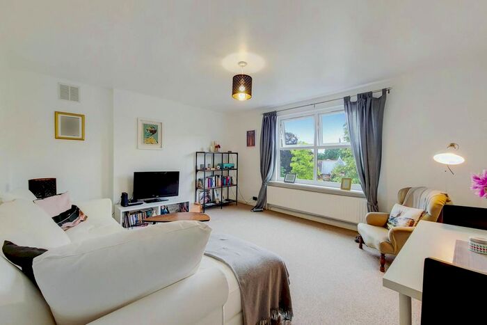 1 Bedroom Flat To Rent In Park Hill, Ealing, London, W5