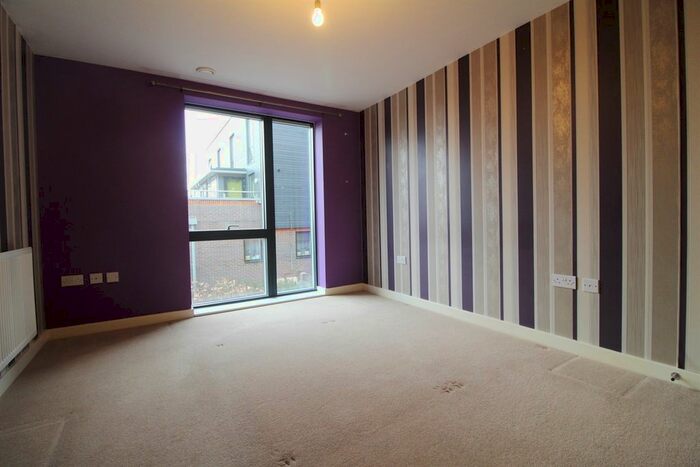 2 Bedroom Flat To Rent In Alleyne Close, Reading, RG1