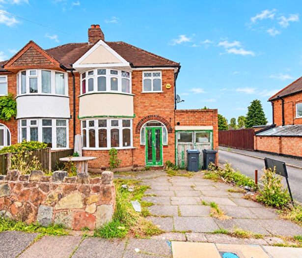 3 Bedroom Semi-Detached House For Sale In Beechmore Road, Birmingham, B26
