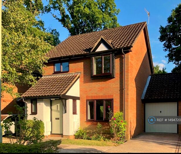 3 Bedroom Detached House To Rent In Langshott, Horley, RH6