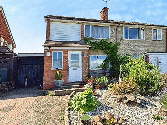3 Bedroom Semi-Detached House For Sale In Stoneleigh Way, Leicester, LE3