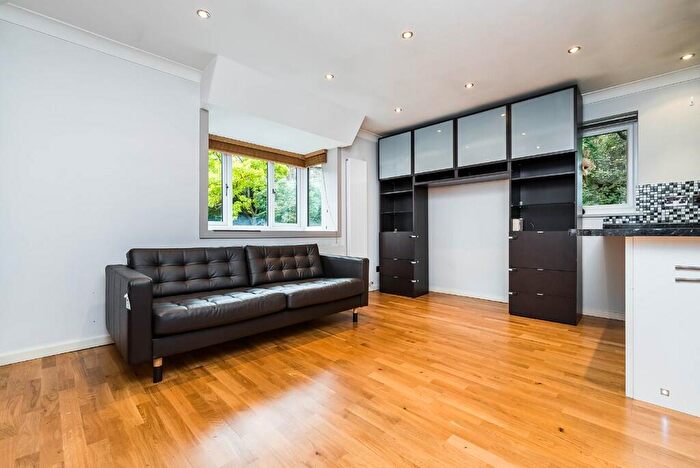 1 Bedroom Apartment For Sale In Allendale Close, London, SE5