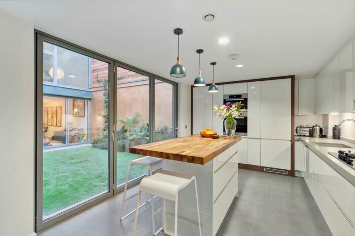 3 Bedroom End Of Terrace House To Rent In Peacock Place, London, N1