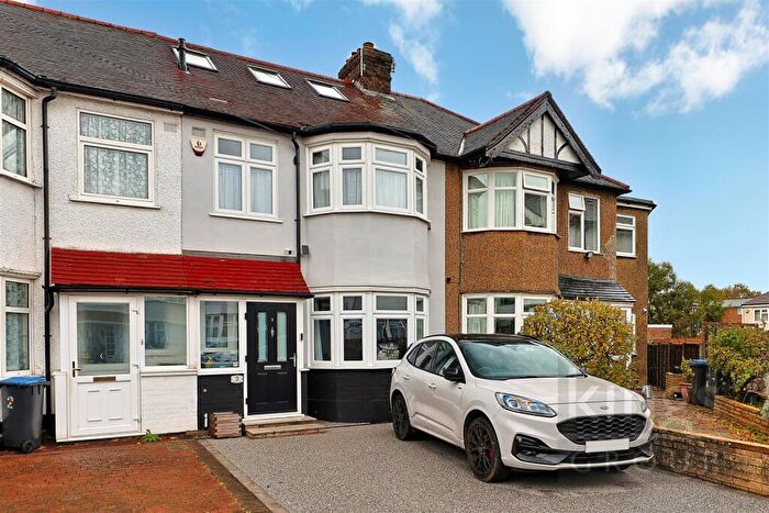 4 Bedroom Terraced House For Sale In Bullsmoor Close, Waltham Cross, EN8