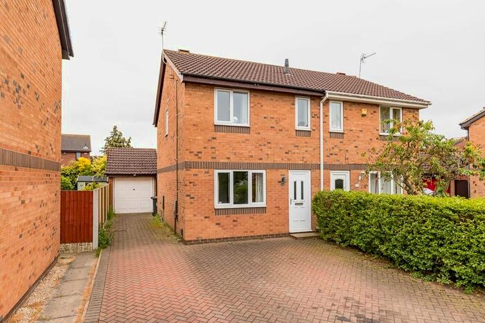 2 Bedroom Semi-Detached House To Rent In Heron Close, Scunthorpe, DN15