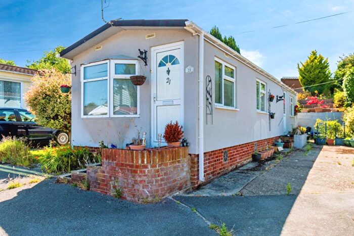 2 Bedroom Park Home For Sale In Hillview Manor Park, Winchester Road, Fair Oak, Hampshire, SO50