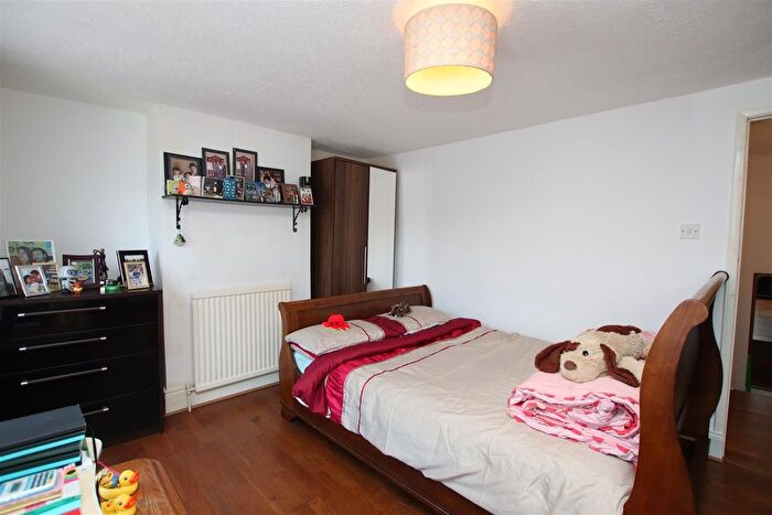 3 Bedroom Terraced House For Sale In Lowfield Street, Dartford, DA1