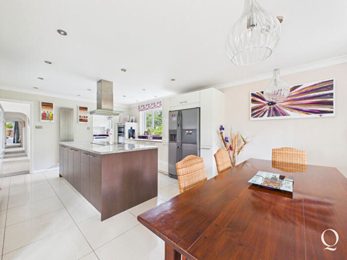 4 Bedroom Detached Bungalow For Sale In Ashwood Drive, Broadstone, BH18 - Photo 3