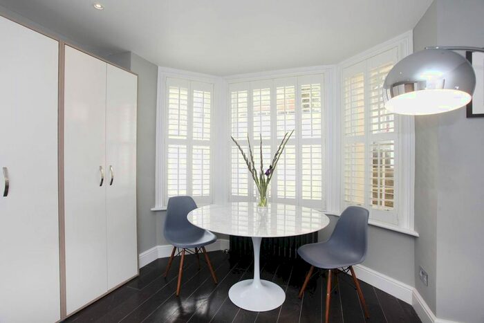 Studio To Rent In Warwick Avenue, Little Venice, London, W9