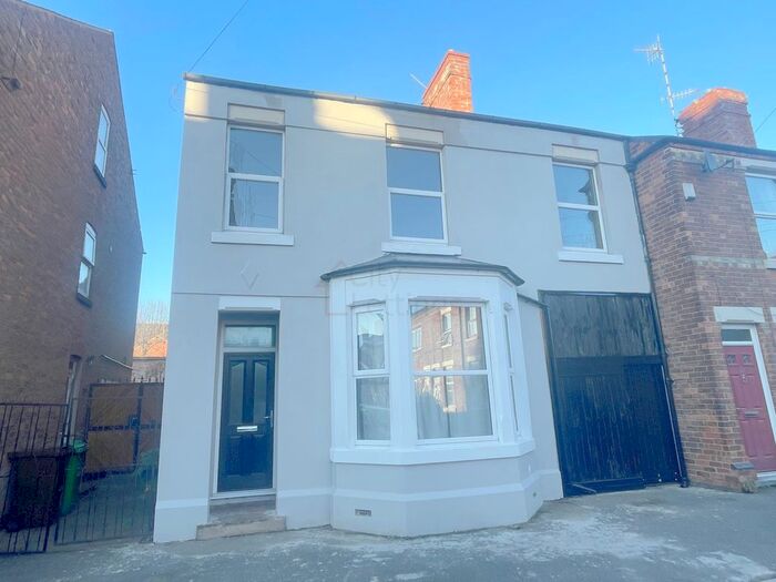 4 Bedroom Semi-Detached House To Rent In Bernard Street, Carrington, NG5