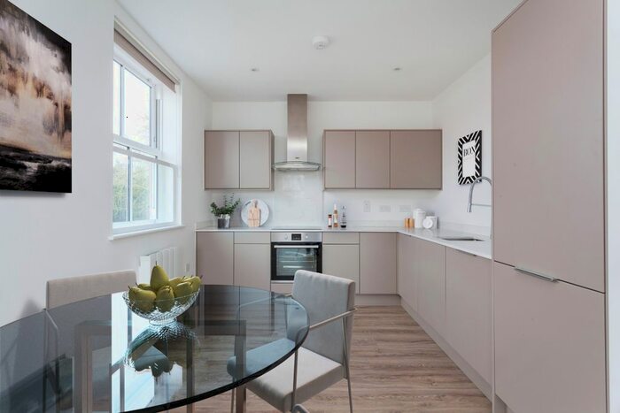 2 Bedroom Flat To Rent In Market House, Ongar, CM5