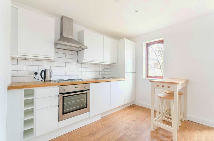 1 Bedroom Flat To Rent In Birchanger Road, South Norwood, London, SE25