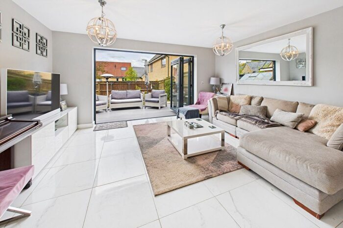 5 Bedroom Mews For Sale In Kingcup Avenue, Leverstock Green, HP2