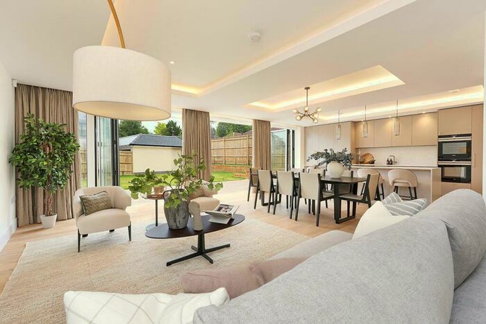 6 Bedroom Detached House For Sale In Kennel Lane, Fetcham, KT22