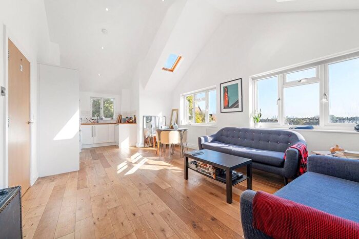 3 Bedroom Flat For Sale In Upper Tulse Hill, SW2