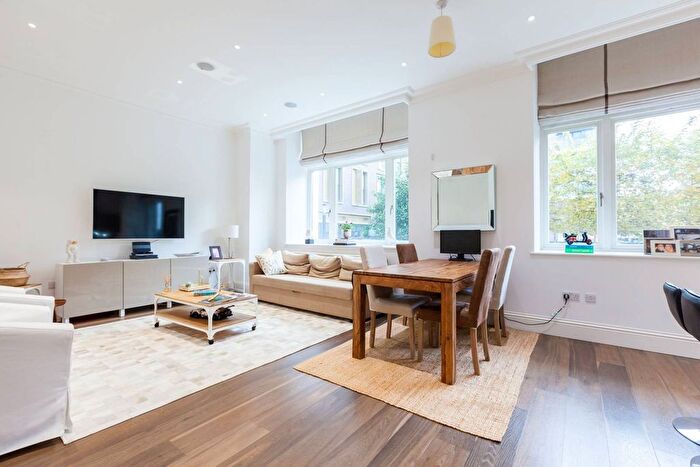 2 Bedroom Flat For Sale In Sterling Mansions, Leman Street, Aldgate, London, E1