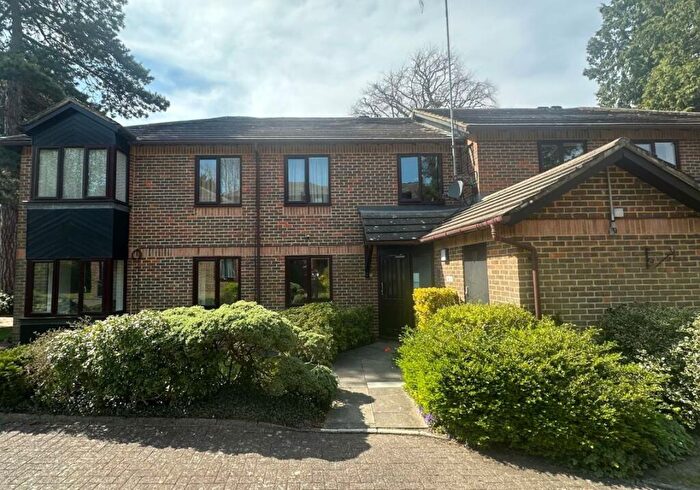 2 Bedroom Flat For Sale In Roseneath Court, Greenwood Gardens, Caterham, Surrey, CR3