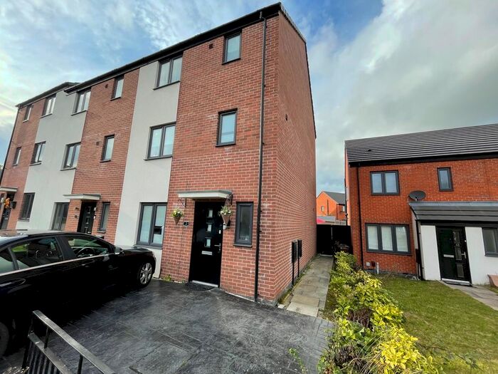 5 Bedroom Property To Rent In Mayflower Gardens, Wolverhampton, WV10