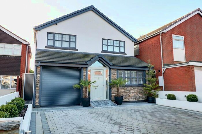 3 Bedroom Detached House To Rent In Thurlstone Road, Bloxwich, Walsall, WS3