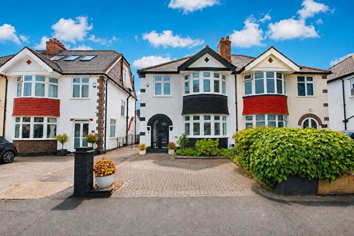 3 Bedroom Semi Detached House For Sale In Demesne Road, Wallington, SM6