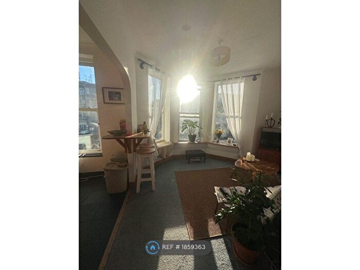 2 Bedroom Flat To Rent In Tolcarne Road, Newquay, TR7