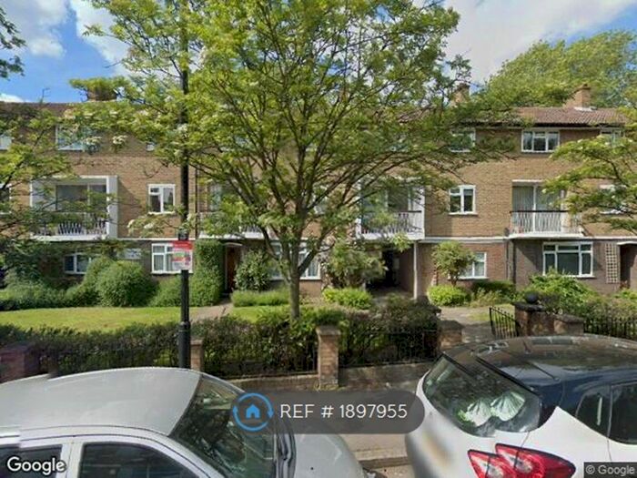 3 Bedroom Flat To Rent In Fortis Green, London, N2