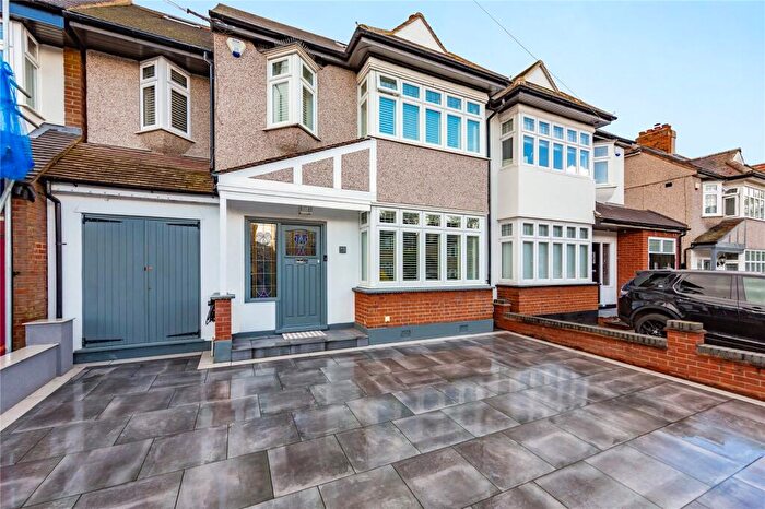 4 Bedroom Semi Detached House For Sale In Southview Drive, Upminster, RM14