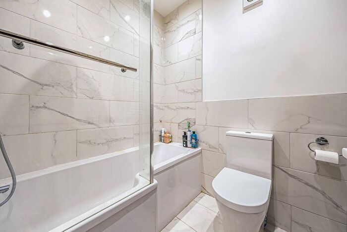 2 Bedroom Flat To Rent In Downton Avenue, Streatham Hill, London, SW2