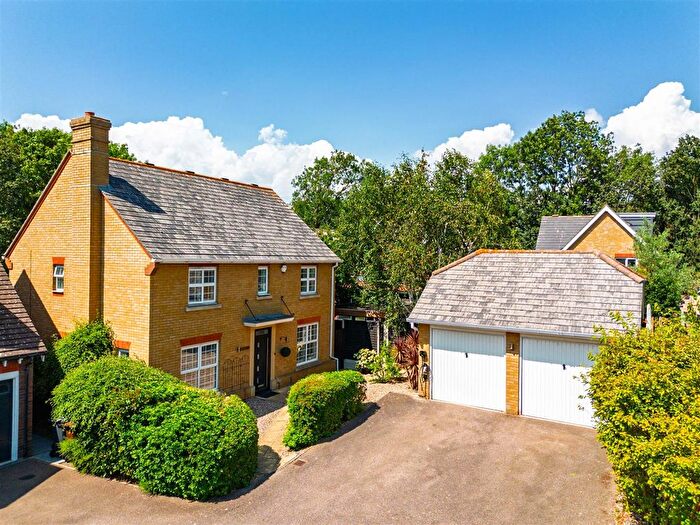 4 Bedroom Detached House For Sale In High Trees, Dartford, DA2