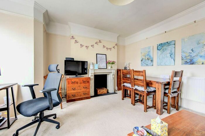 2 Bedroom Flat To Rent In Fulham Road, Parsons Green, London, SW6