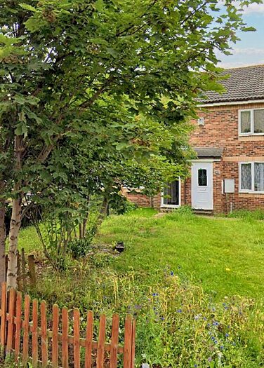 3 Bedroom Semi-Detached House For Sale In Limetrees Close, Middlesbrough, TS2