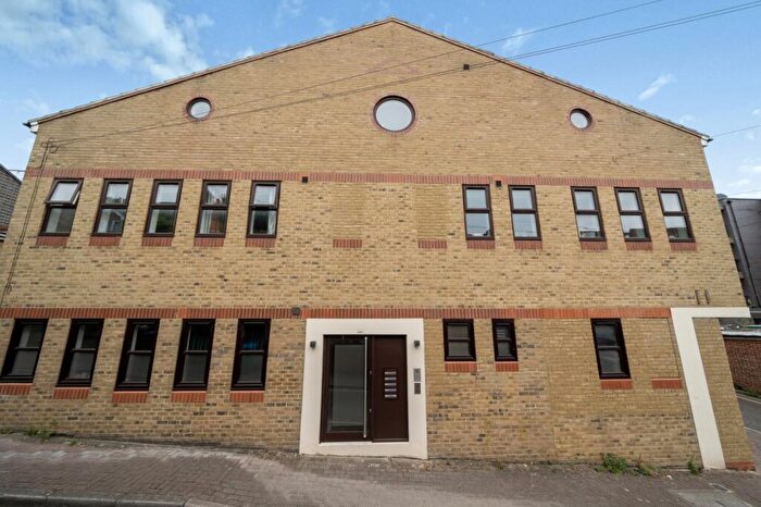 Studio To Rent In Anglesea Avenue London, SE18