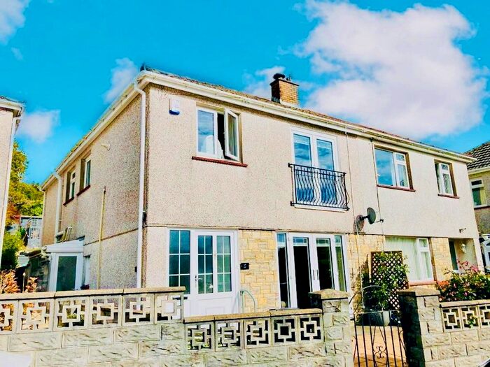 3 Bedroom Semi-Detached House To Rent In Birchgrove Estate, Edwardsville, Treharris, CF46