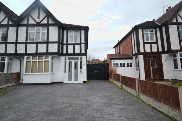 3 Bedroom House To Rent In Sutton Passeys Crescent, - Qmc, NG8