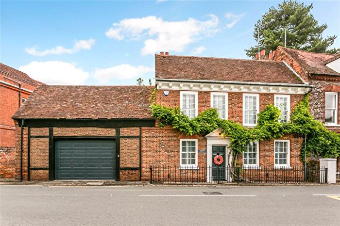 3 Bedroom Semi-Detached House For Sale In Sutton Road, Cookham, Maidenhead, Berkshire, SL6