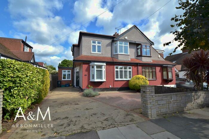 5 Bedroom Semi-Detached House To Rent In Woodville Gardens, Barkingside, IG6