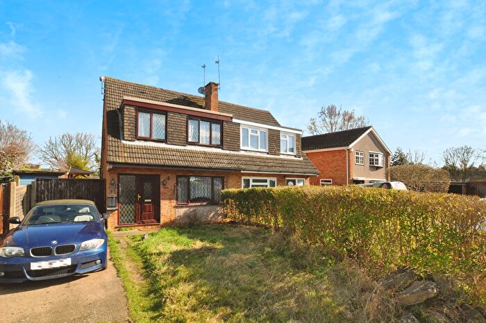 3 Bedroom Semi Detached House For Sale In Orlando Close, Hitchin, SG4