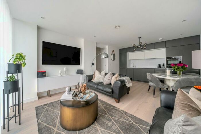 2 Bedroom Apartment To Rent In Gabriel Square St Albans, AL1