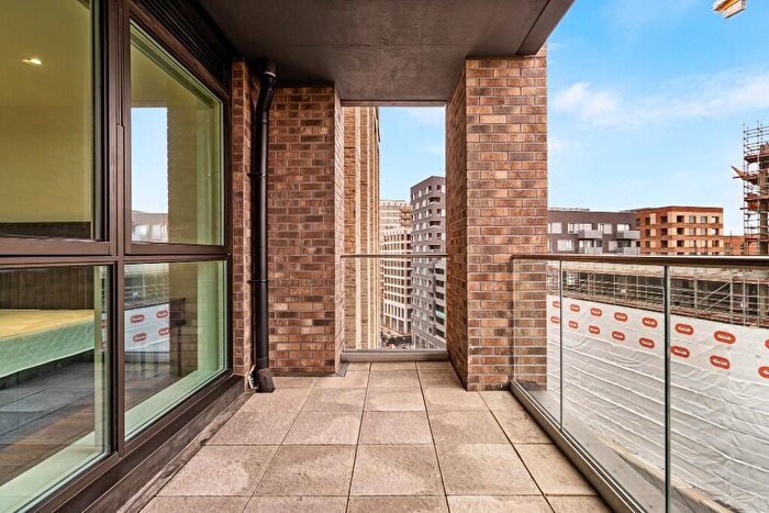 Studio To Rent In Silvertown Way, London, E16