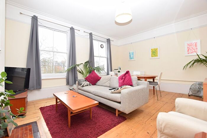3 Bedroom Flat To Rent In Camberwell Green, London, SE5