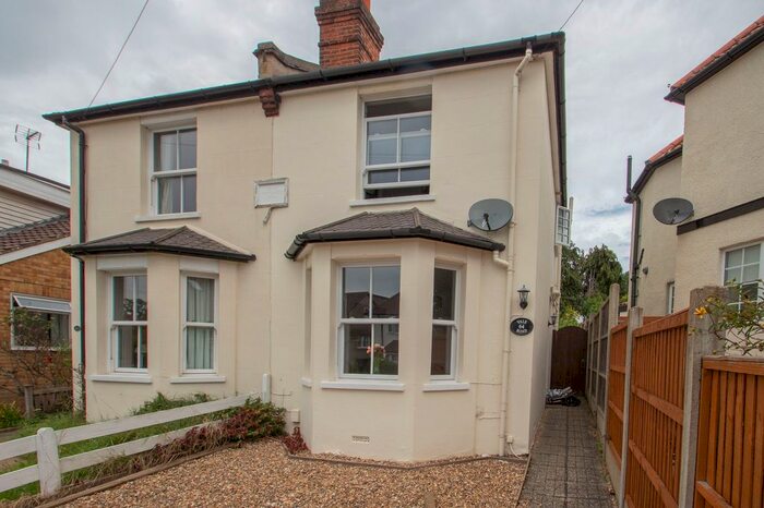 3 Bedroom Cottage To Rent In Vale Road, Claygate, KT10