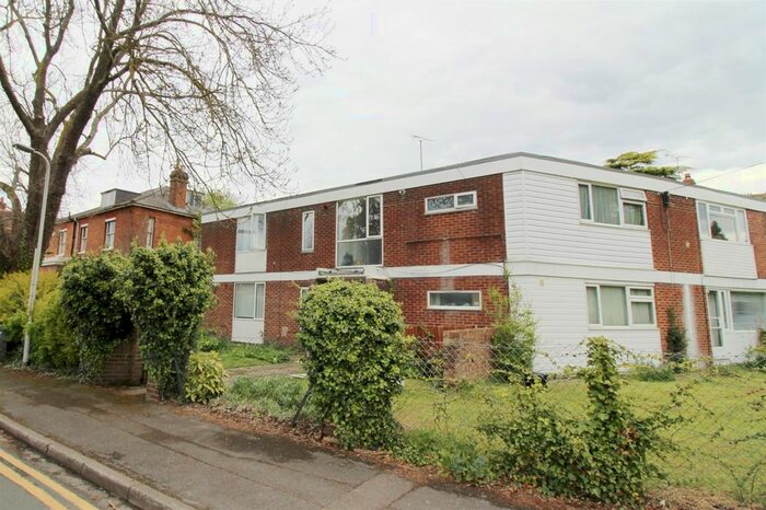 2 Bedroom Flat To Rent In Hamilton Road, Reading, Berkshire, RG1