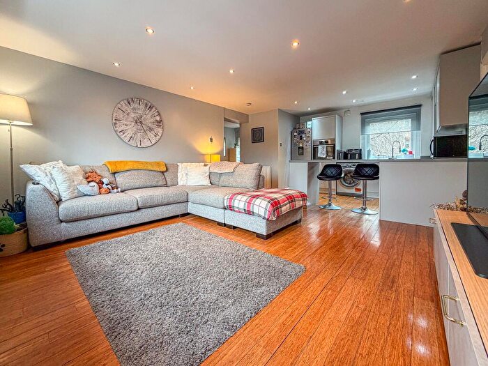 2 Bedroom Flat For Sale In Fawdon Lane, Fawdon, Newcastle Upon Tyne, NE3