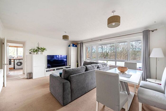 1 Bedroom Flat To Rent In Dove Park, Hatch End, Pinner, HA5