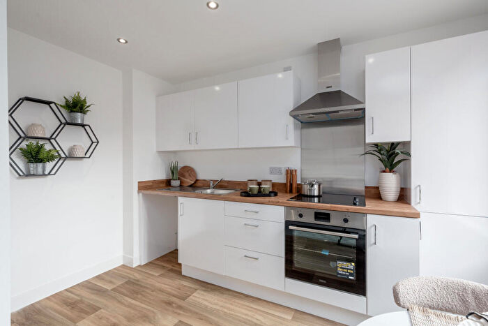2 Bedroom Apartment To Rent In Etna Street, Glasgow, G41