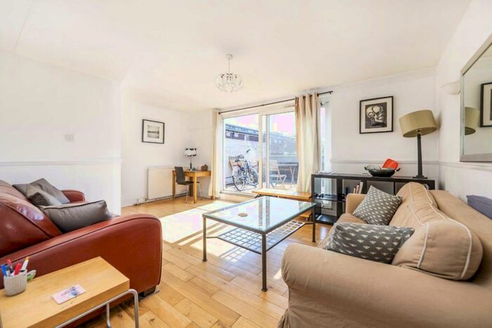 3 Bedroom Flat To Rent In Berkeley Walk, London, N7