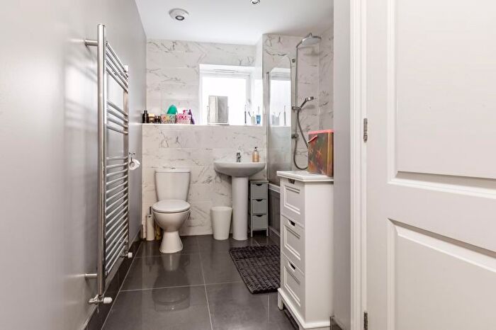 2 Bedroom Flat For Sale In Dale Square, Havant, PO9