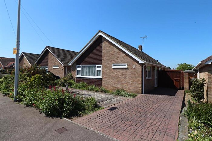 2 Bedroom Detached Bungalow For Sale In Finwell Road, Rainham, ME8