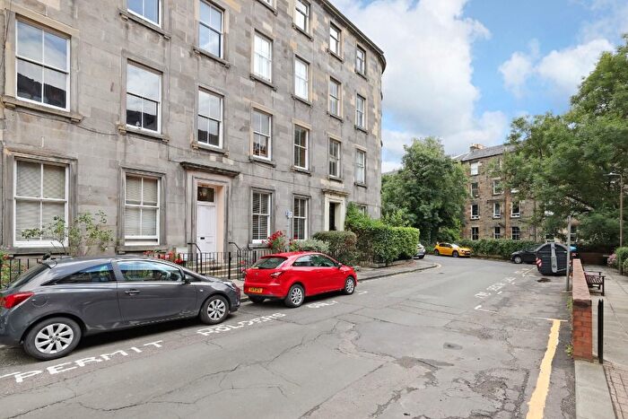 2 Bedroom Flat To Rent In Lauriston Park, Edinburgh, EH3