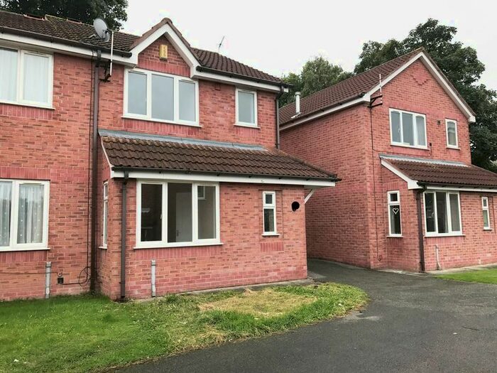 3 Bedroom Property To Rent In Stonehills Court, Runcorn, WA7